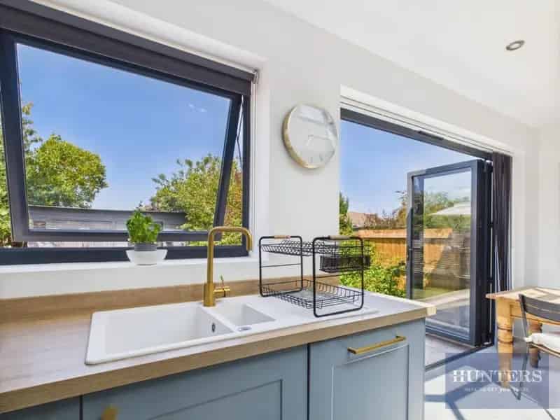 2 bed house for sale