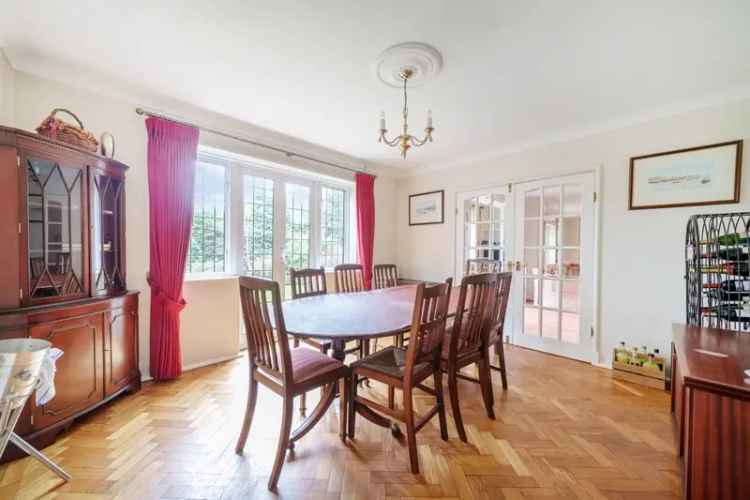 6 Bedroom Detached House for Rent in Camberley