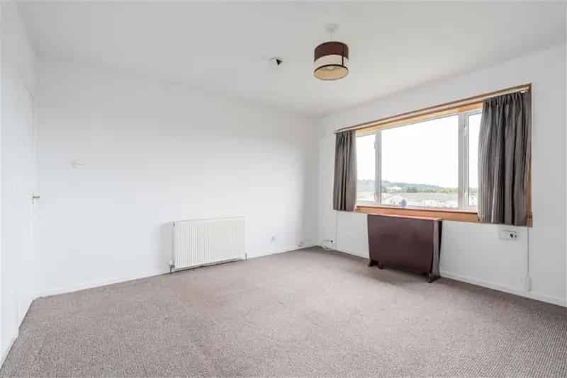 3 Bed Flat Top Floor with Garage and Panoramic Views