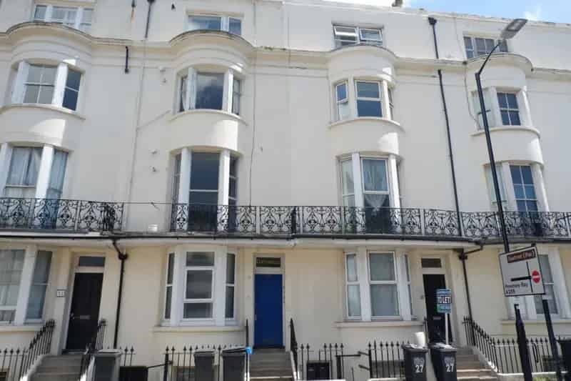 1 Bedroom Flat Near Eastbourne Train Station For Sale