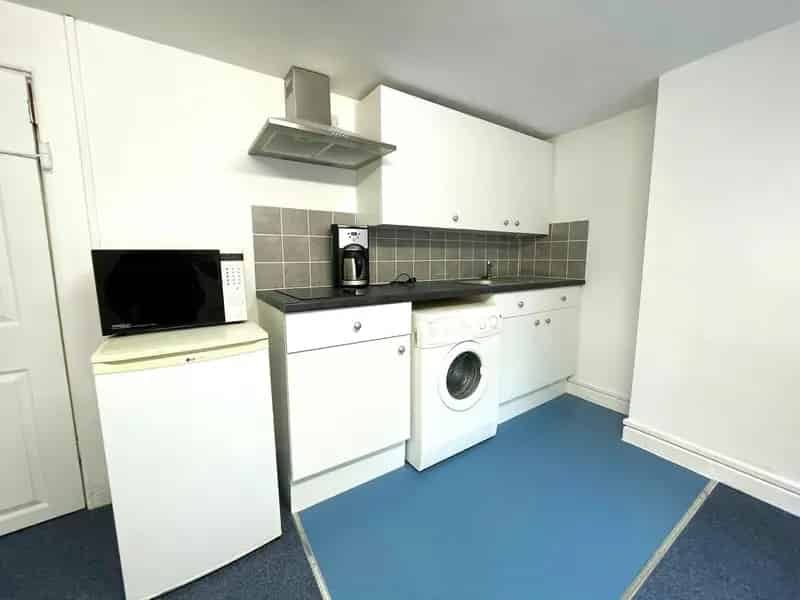 One Bedroom Maisonette Near Bedford Town Station All Bills Included