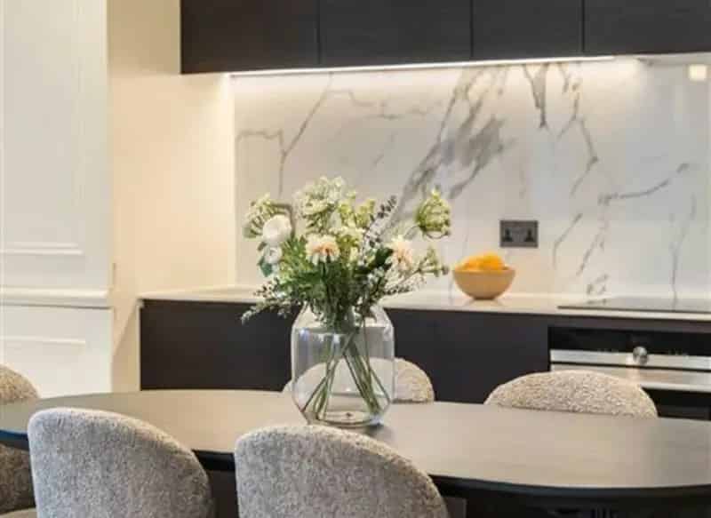 Stunning 3-Floor Mews Home 2149 sq ft with 3 Double Bedrooms