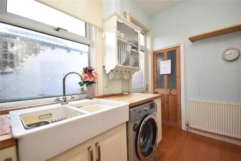 Four Bedroom End Terrace House in Morley Town Centre