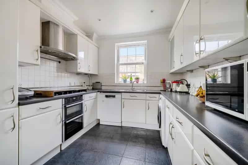 6 Bedroom Semi-Detached House for Sale in Sherfield Park