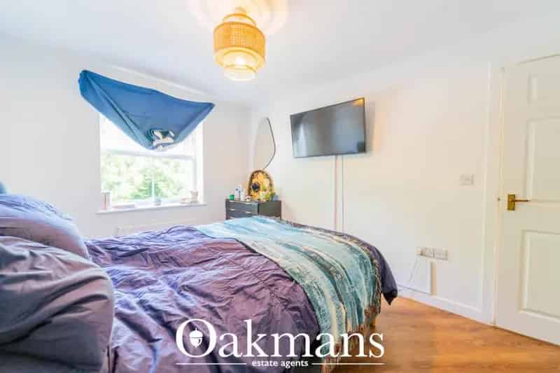 2 Bedroom Apartment in Kings Norton Birmingham with Balcony and Parking