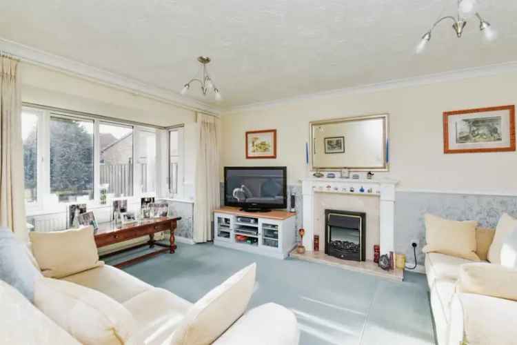 4 Bedroom House with Conservatory and Garage