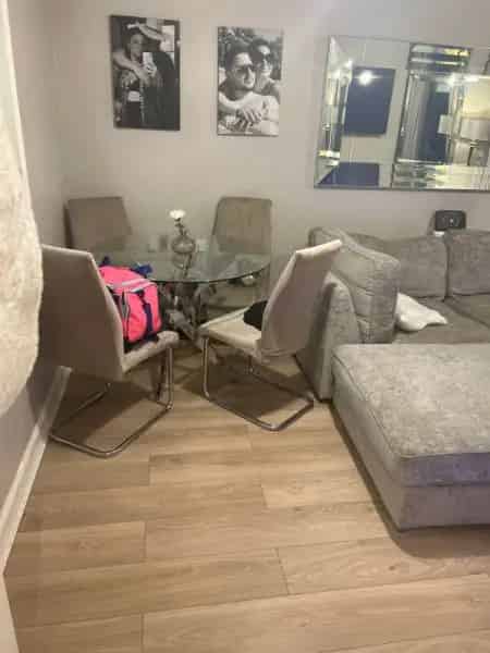 Beautiful XL 1 Bed Apartment Brand New Bathroom Wooden Floor Balcony