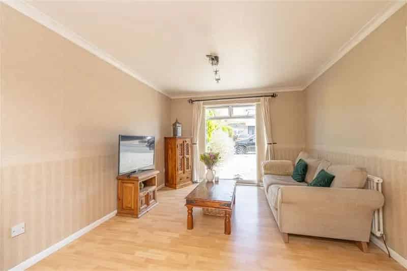 3 Bed Semi-Detached House Buckstone Edinburgh