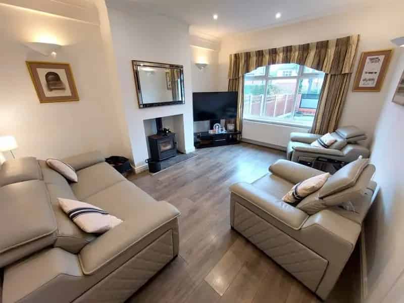 5 Bedroom Semi-Detached House for Sale