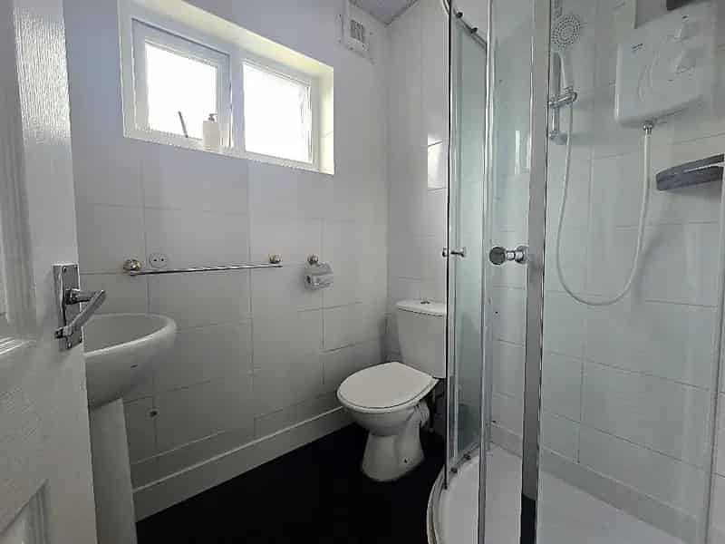 3 Bedroom Semi-Detached House to Rent