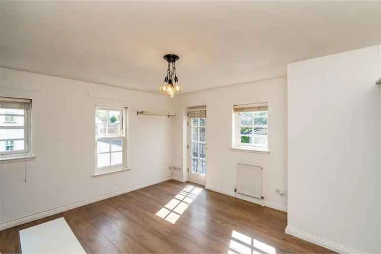 2 Bed Flat First Floor Prestonpans Bright Spacious Private Parking