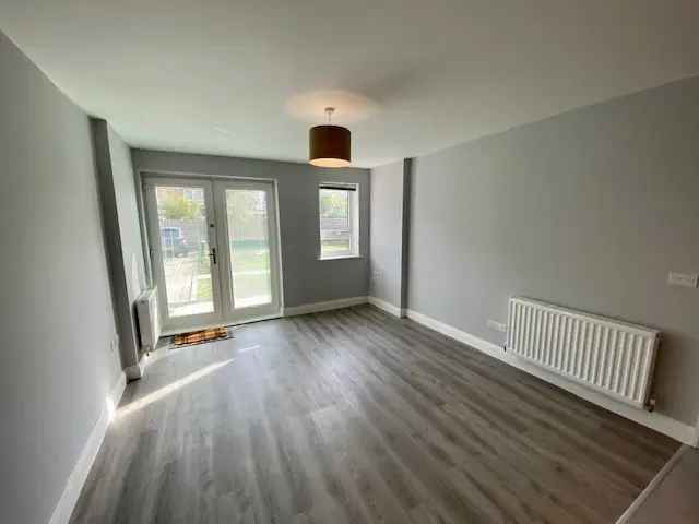4 Bedroom House 15'8 x 12'3 Living Dining Room