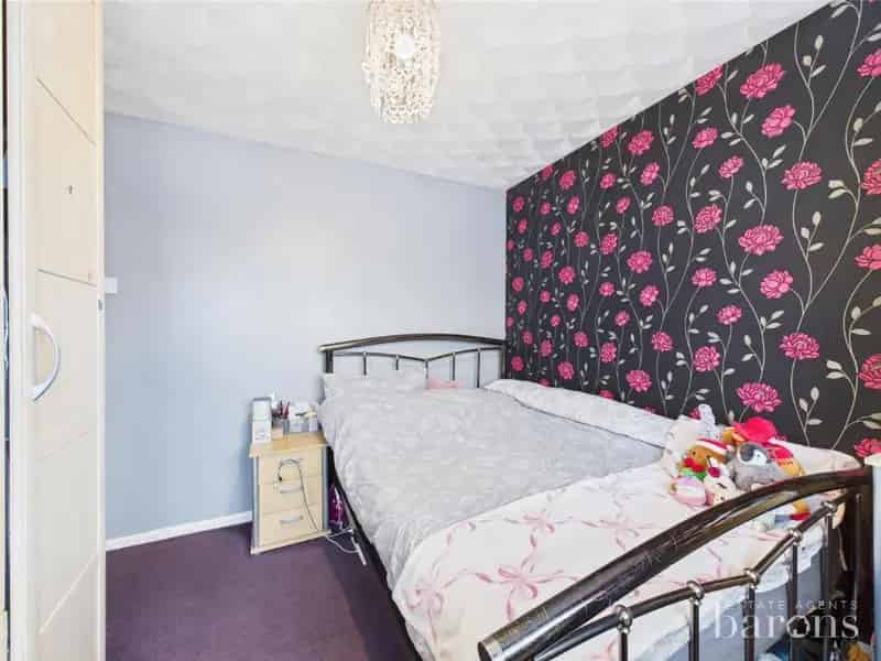 4 bed house for sale
