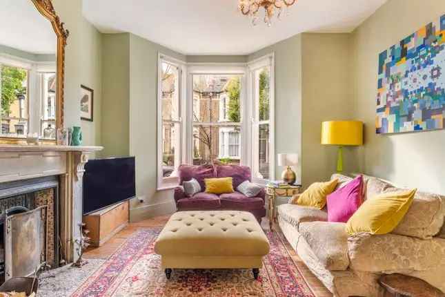 Terraced House for Sale in Clapton E5