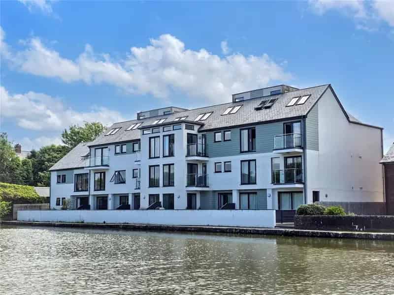 3 Bedroom Maisonette for Sale