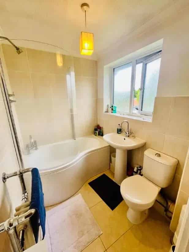 2 Bed House for Sale Near Highcliffe and Mudeford Schools