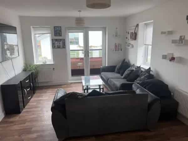 Beautiful Newly Built Flat Near School and Train Station