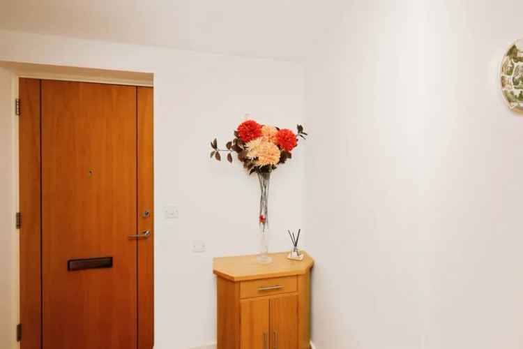 One Bedroom Retirement Flat Ware High Street Views