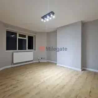 2 Bedroom House 55m² London - Refurbished Maisonette