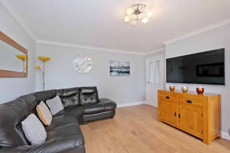 Spacious 2-Bedroom Flat Northfield - Modern Kitchen and Garden
