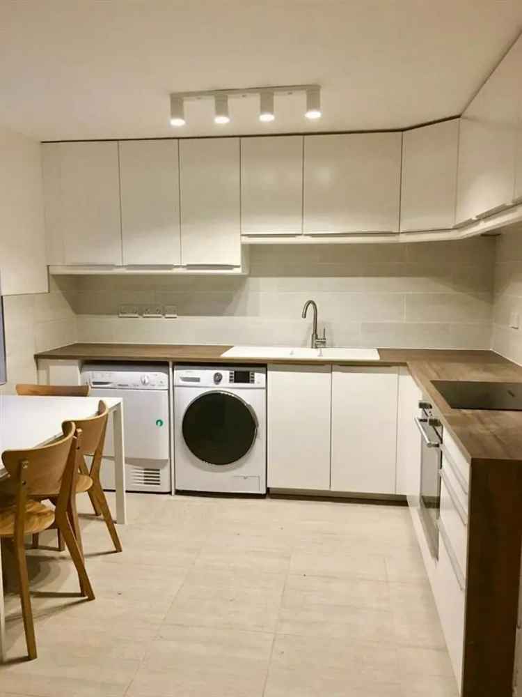 4 Bedroom Townhouse to Rent in Coventry