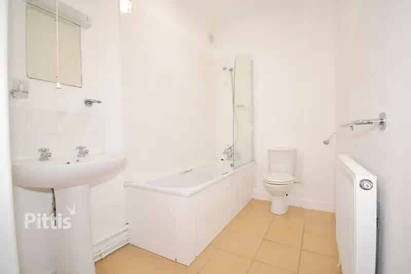 2 Bedroom Apartment to Rent in Bonchurch