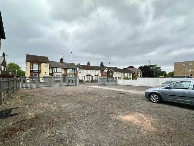 Prominent Yard For Sale Luton Ideal For Car Sales Plant Hire Or Storage