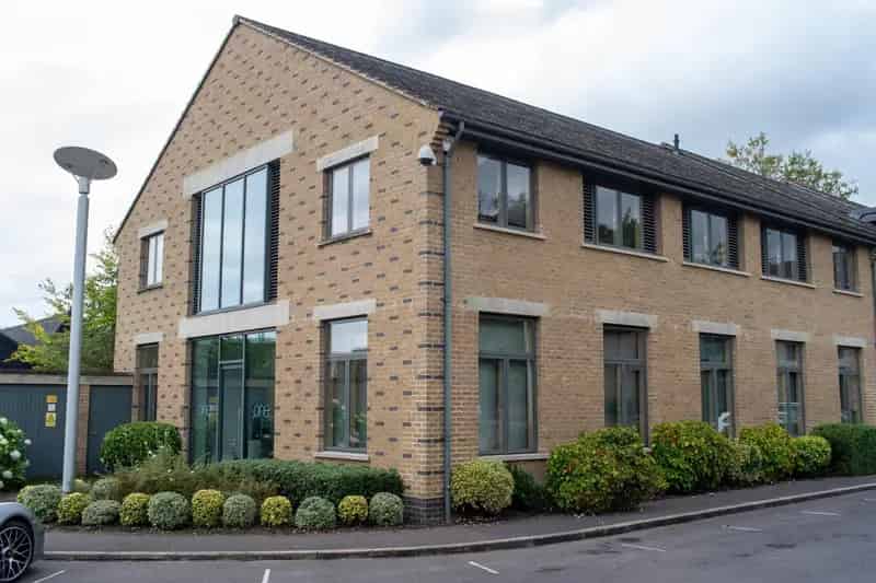 Refurbished Office Building with High-Speed Fibre and Modern Amenities