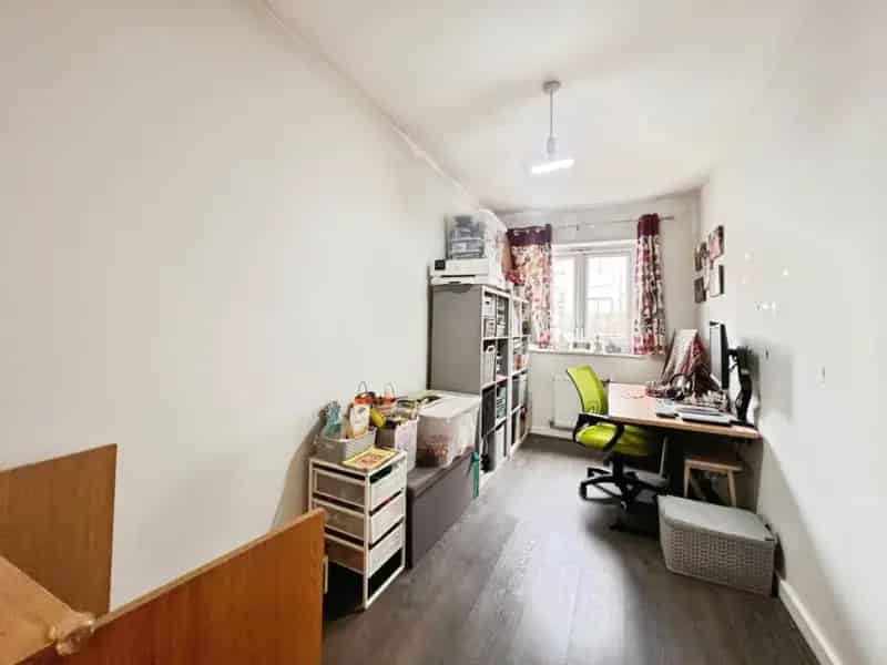 3 Bed End Terrace House Ashford Near Train Station