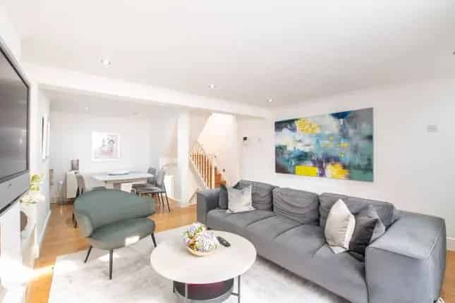 3 Bedroom Period Terrace for Sale in Notting Hill W8