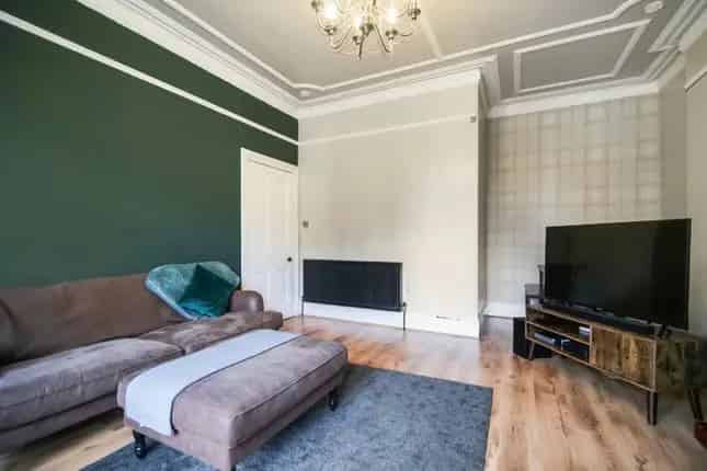 Charming 2-Bedroom Flat Glasgow G32
