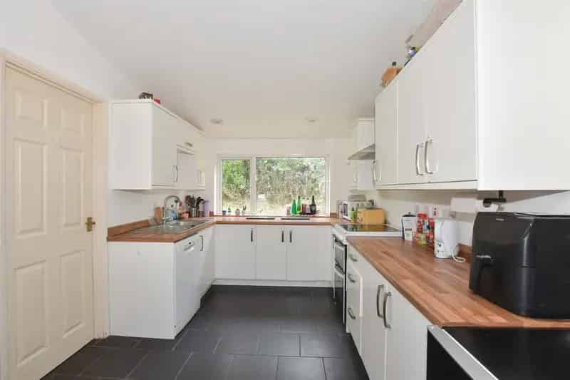 6 bedroom detached house for sale