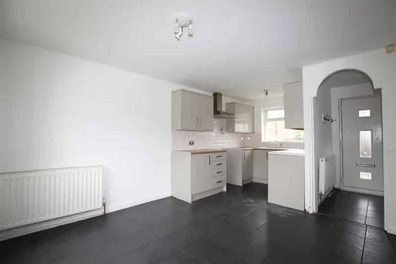 3 Bedroom Townhouse in Wyke Near Motorway and Rail