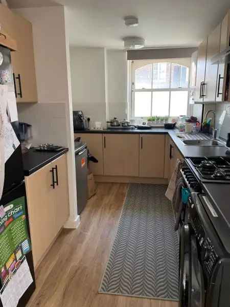 Flat For Rent in Staines-upon-Thames, England