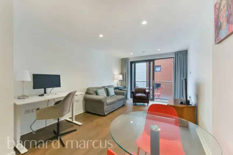 Remarkable One Bedroom Apartment in Putney Square