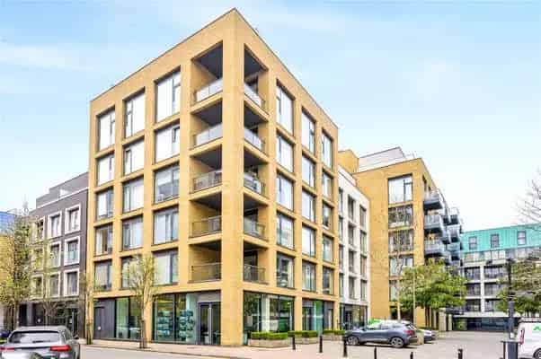 2 Bed 2 Bath Luxury Apartment in The Orchard London EC1V