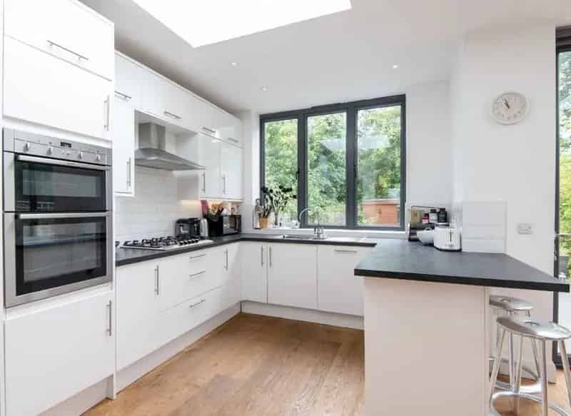 1930s Four Bedroom House West Facing Garden Family Home