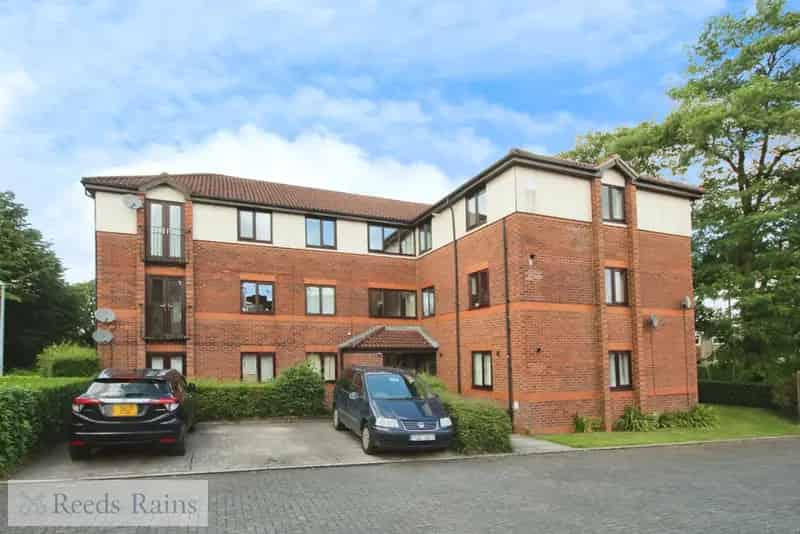 2 Bed Flat for Sale Macclesfield Cheshire SK10