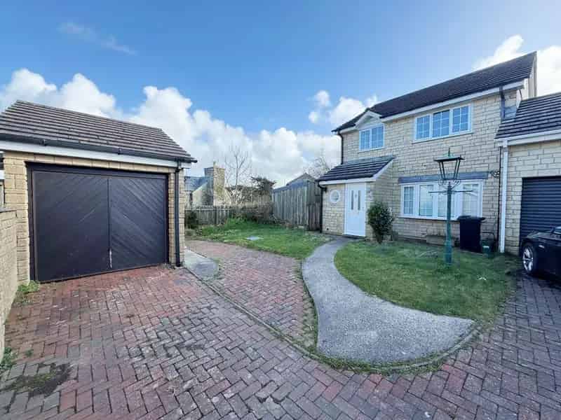 3 Bedroom Link Detached House for Sale