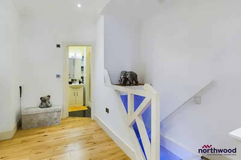 Hastings Two-Bedroom Split-Level Apartment Near Seafront