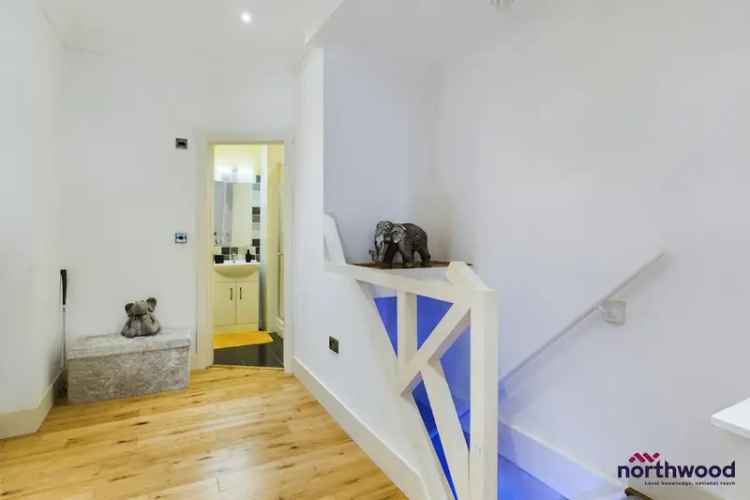 Hastings Two-Bedroom Split-Level Apartment Near Seafront
