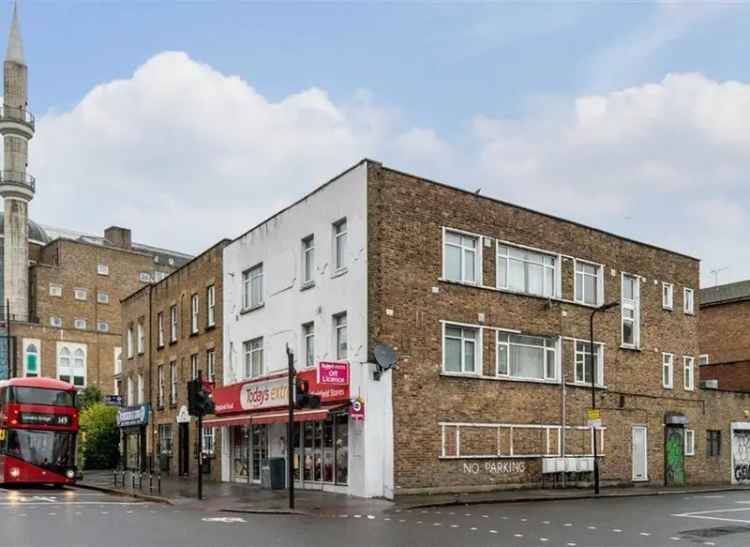 Flat For Sale in London, England