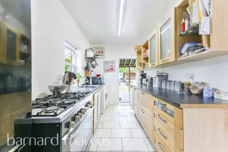 Family Home near Wimbledon Chase and South Merton Stations