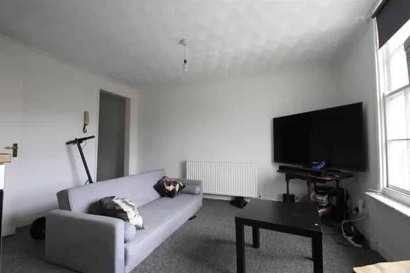 2 Bedroom Flat to Rent near Brighton Station