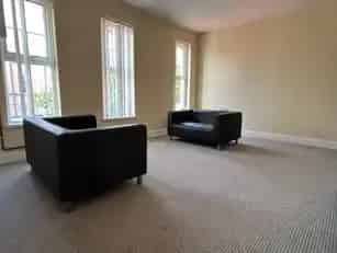 Spacious 3 Bedroom Split Level Apartment Near Belmont Road
