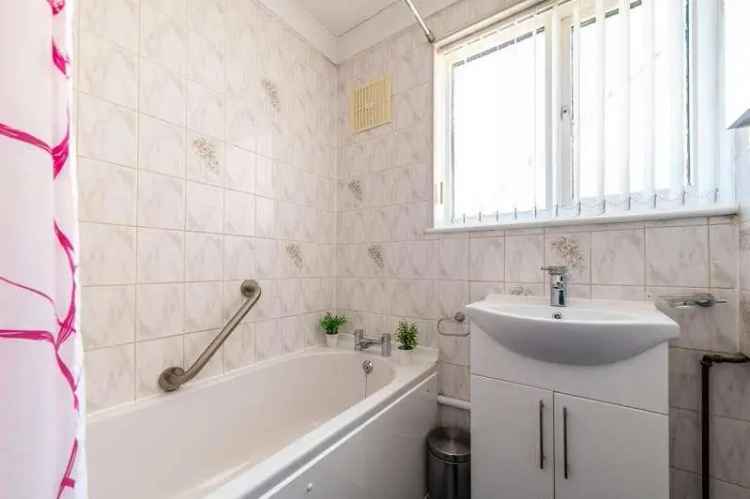 3 Bed House for Sale Gravesend - Garage & Garden