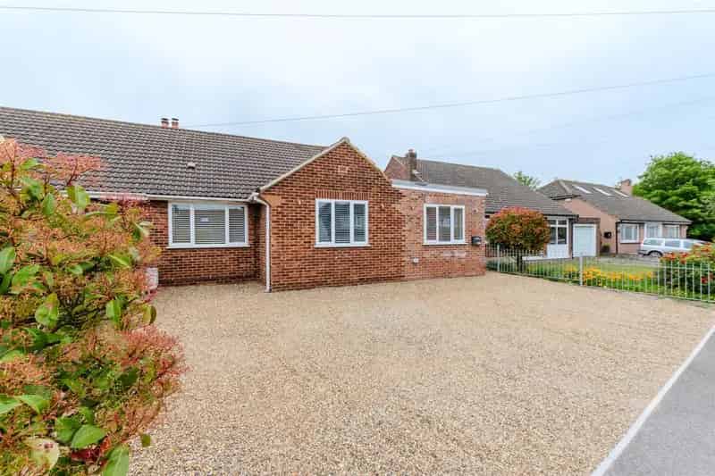 3 Bedroom Semi-Detached Bungalow for Sale Istead Rise