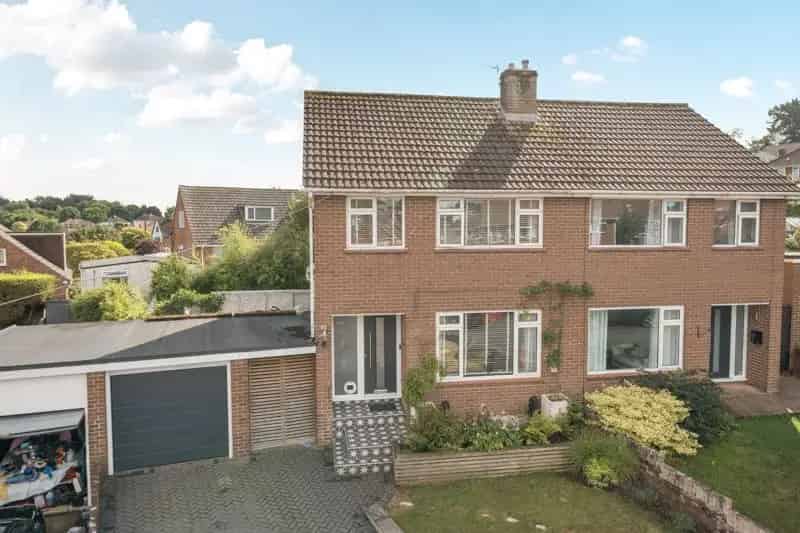 3 Bedroom Semi-Detached House to Rent