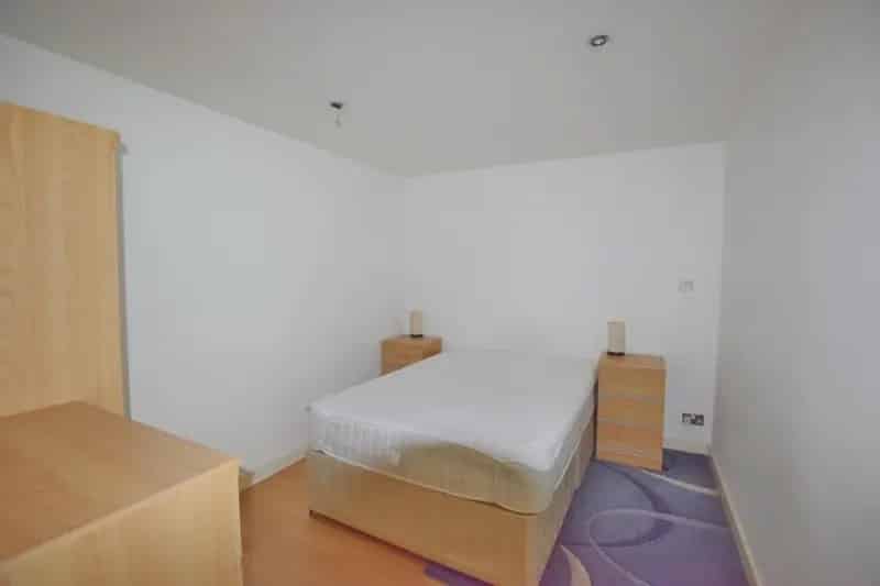 1 Bedroom Flat Tenanted Investment Close to Station