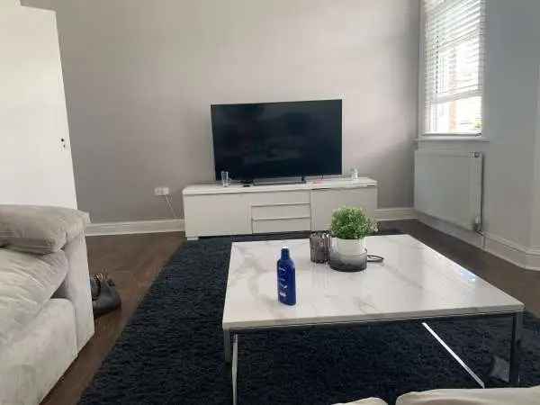 Flat For Rent in Hertsmere, England